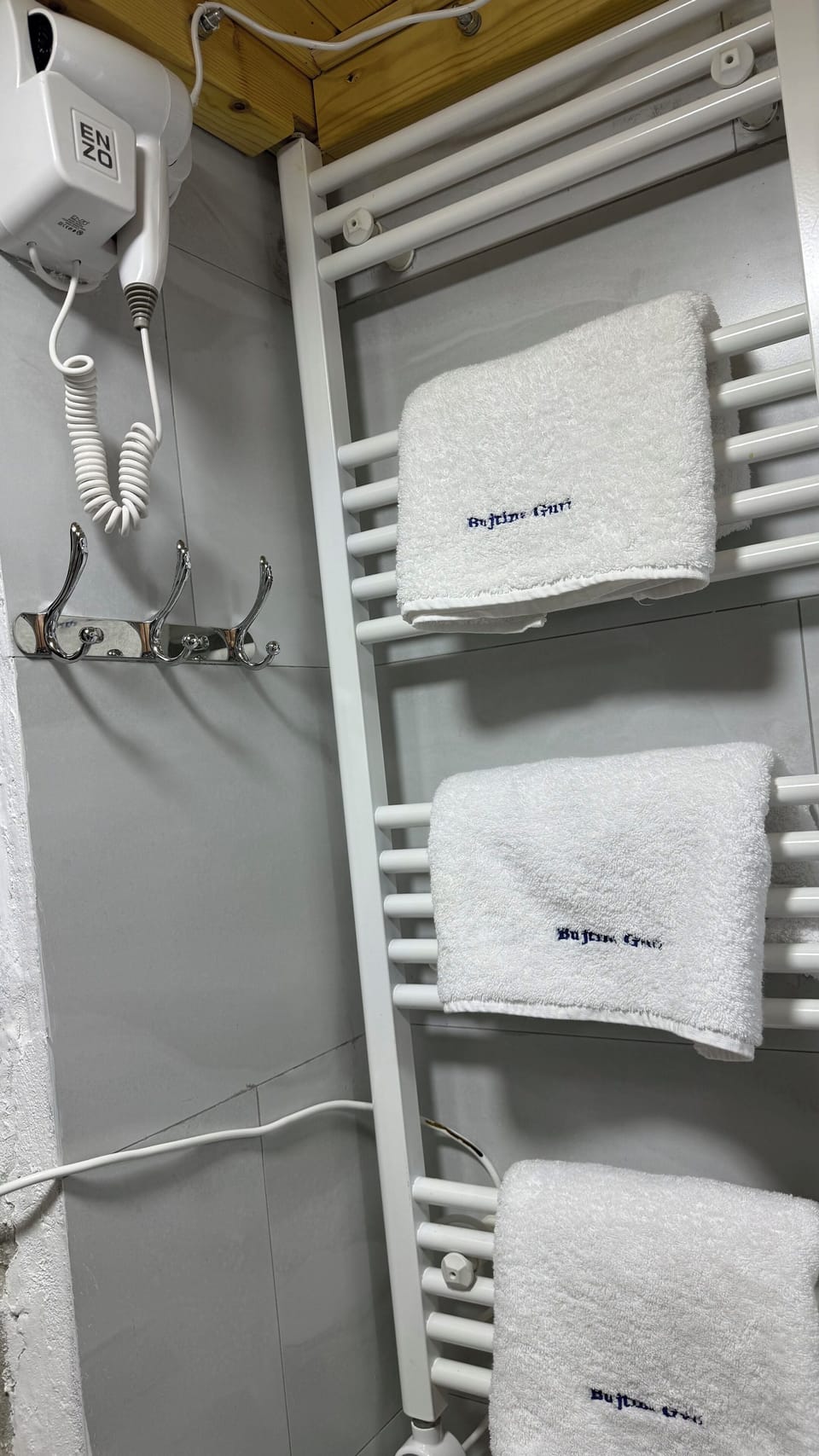 Deluxe Triple Room, City View | Bathroom | Free toiletries, hair dryer, slippers, towels