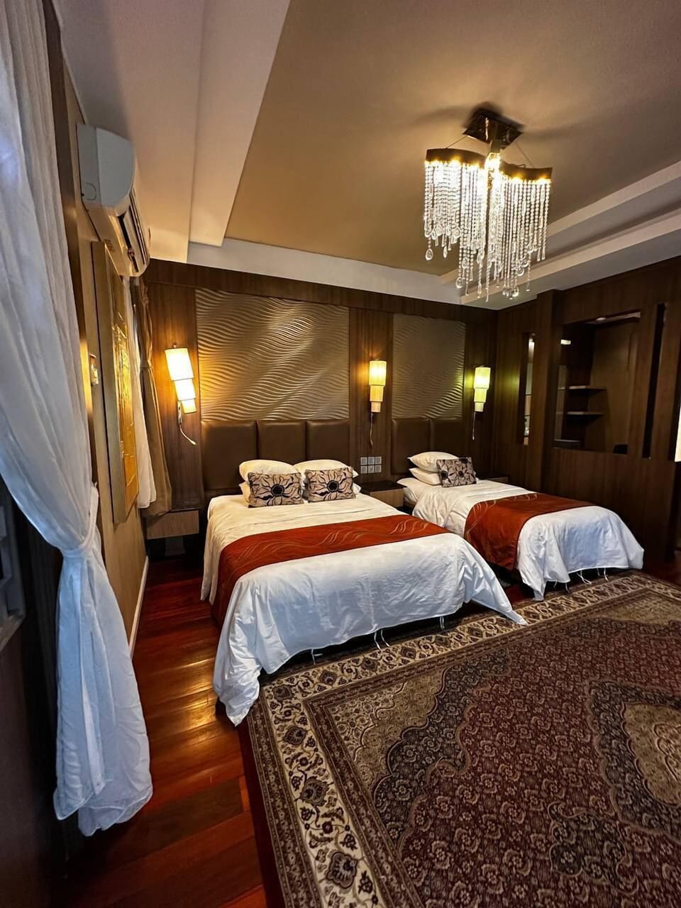 Premium Triple Room | Iron/ironing board, bed sheets