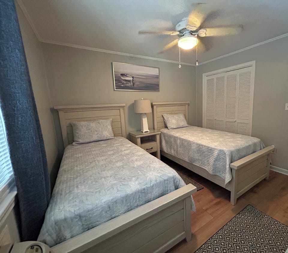 NEW Twin bedroom set
