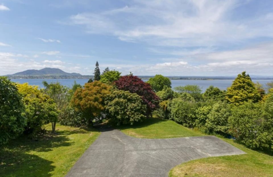 Scenic lake and mountain views, with plenty of parking