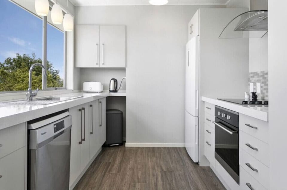Full kitchen