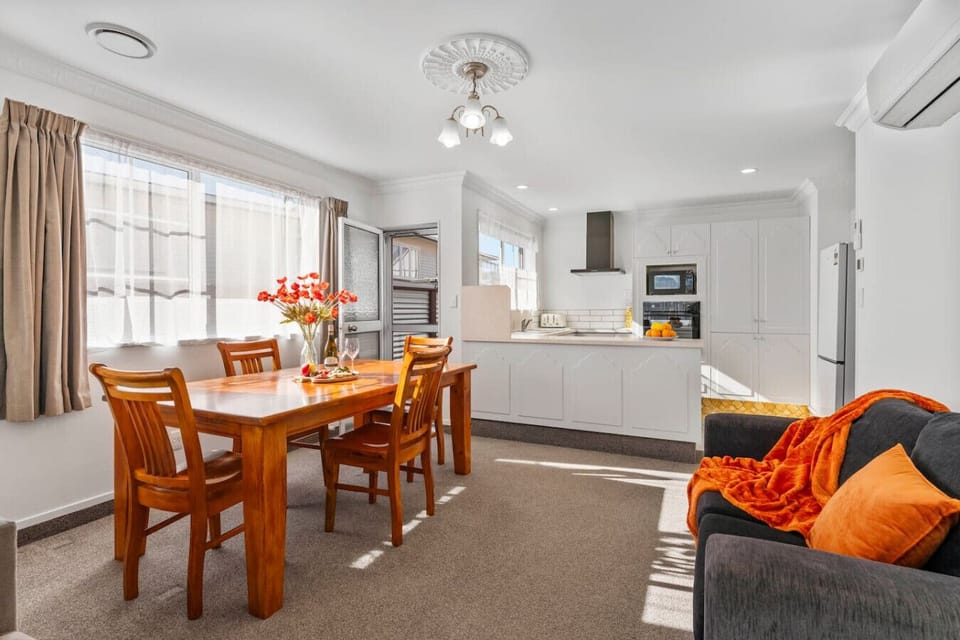 Open plan dining and kitchen