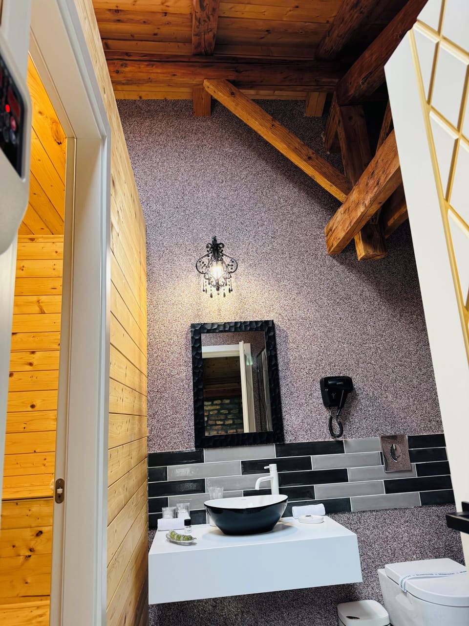 Romantic Loft, 1 King Bed with Sofa bed, Housekeeping, City View | Bathroom | Free toiletries, hair dryer, bathrobes, slippers