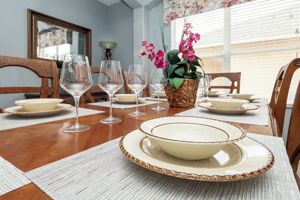 House, Multiple Beds, Pool Access, Garden View (Be Our Guest at Emerald Island) | Dining