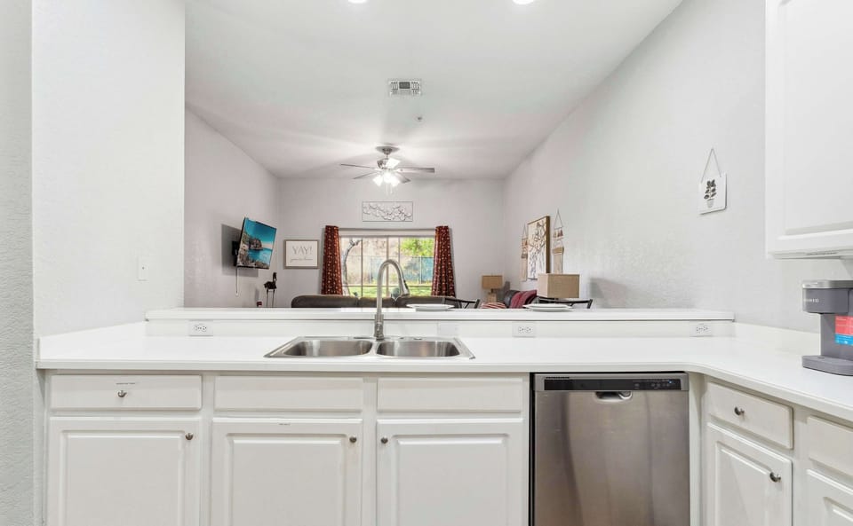 Condo, Multiple Beds, Patio, Garden View (Get Away Bay at Bahama Bay) | Private kitchen | Fridge, microwave, oven, stovetop