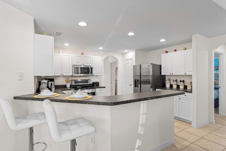 House, Multiple Beds, Pool Access, Pool View (Latitude Adjustment at Tuscan Ridge) | Private kitchen | Fridge, microwave, oven, stovetop