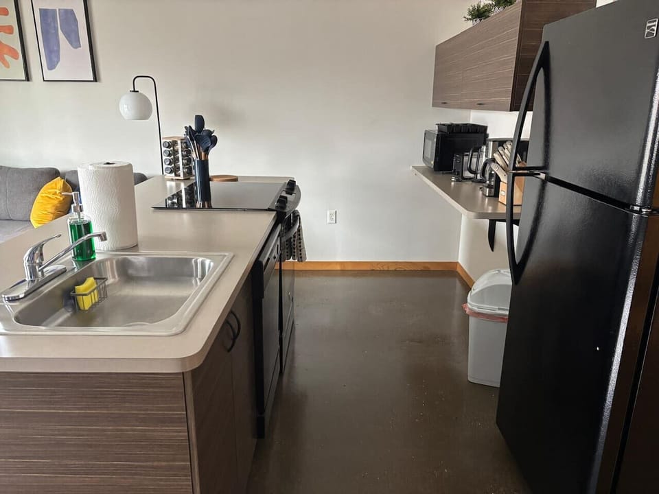 You’ll love the convenience of this fully equipped kitchen, where you can brew coffee, cook meals, or prepare snacks. The cozy layout and warm ambiance make cooking here a delightful part of your stay.