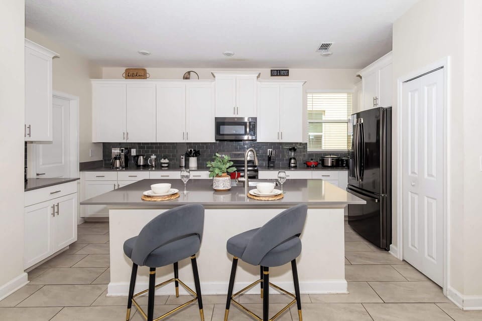 House, Multiple Beds, Pool Access, Pool View (Storeybook Escape) | Private kitchen | Fridge, microwave, oven, stovetop
