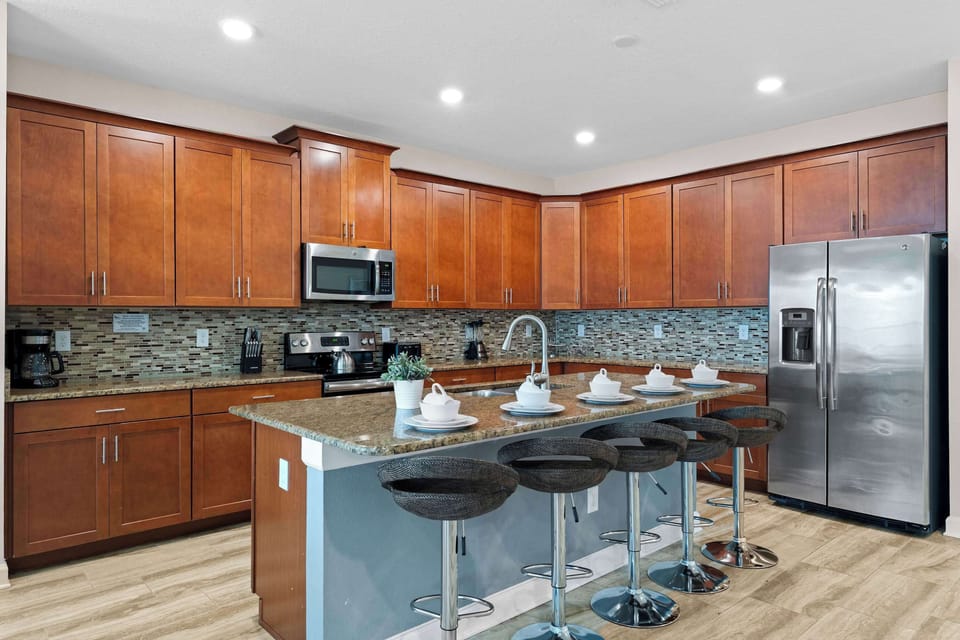 House, Multiple Beds, Pool Access, Pool View (Sun & Fun Storey Lake) | Private kitchen | Fridge, microwave, oven, stovetop