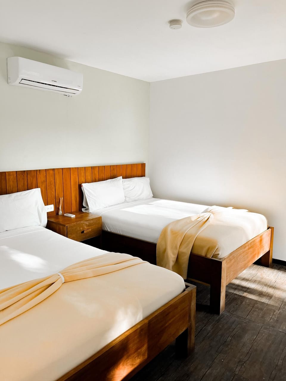 Minibar, WiFi (free)