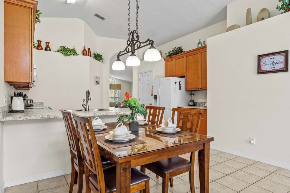 House, Multiple Beds, Pool Access, Pool View (Sunkist Getaway) | Dining