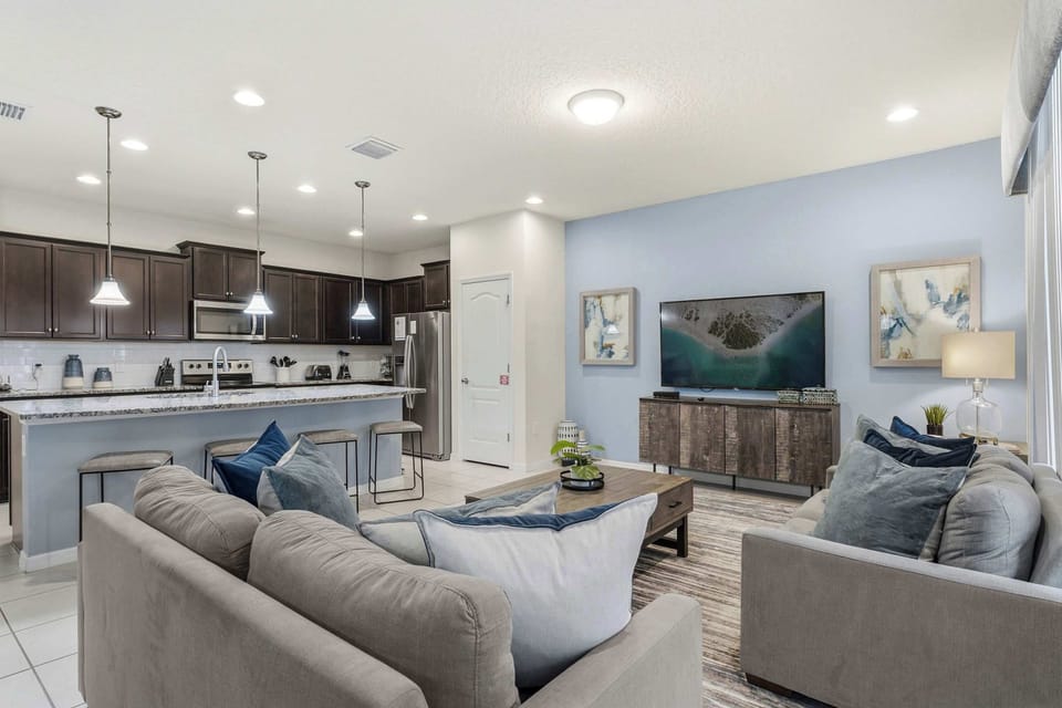 Townhome, Multiple Beds, Private Pool, Garden View (Windsor Grand Retreat) | Living area | 42-inch flat-screen TV with digital channels