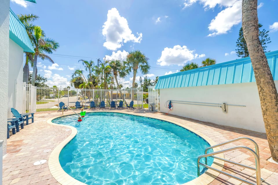 Heated pool with lounging (shared).