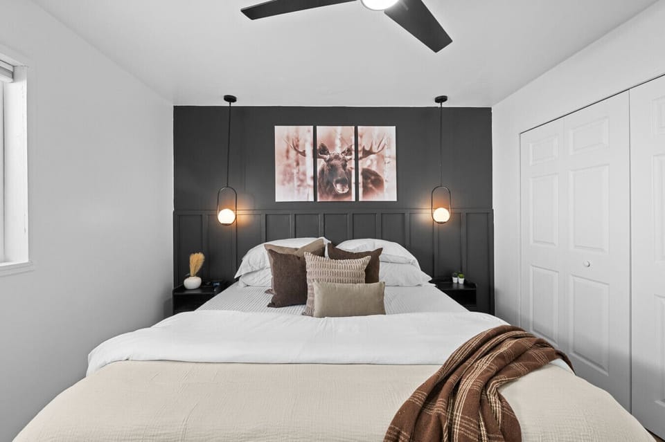 Main level - Bedroom 1 with king bed