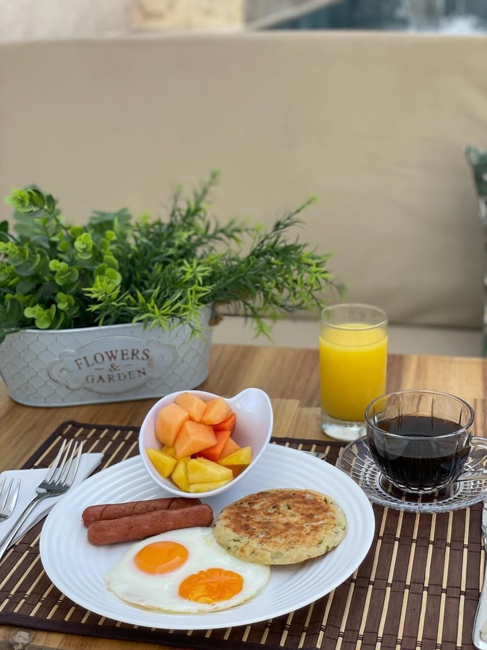 Daily cooked-to-order breakfast for a fee
