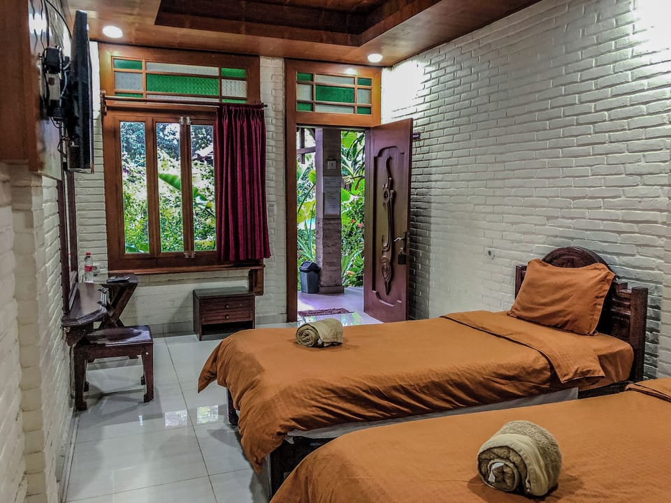 Deluxe Room, 2 Twin Beds | Desk, free WiFi