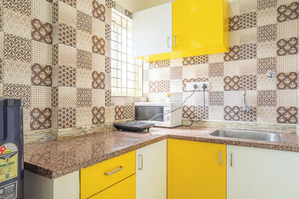 Studio, City View | Private kitchenette | Fridge, microwave, oven, dishwasher