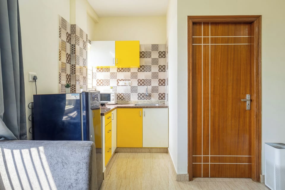 Studio, City View | Private kitchenette | Fridge, microwave, oven, dishwasher