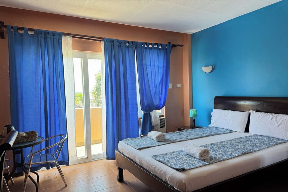 Superior Double Room, Balcony | Desk, WiFi (free), bed sheets