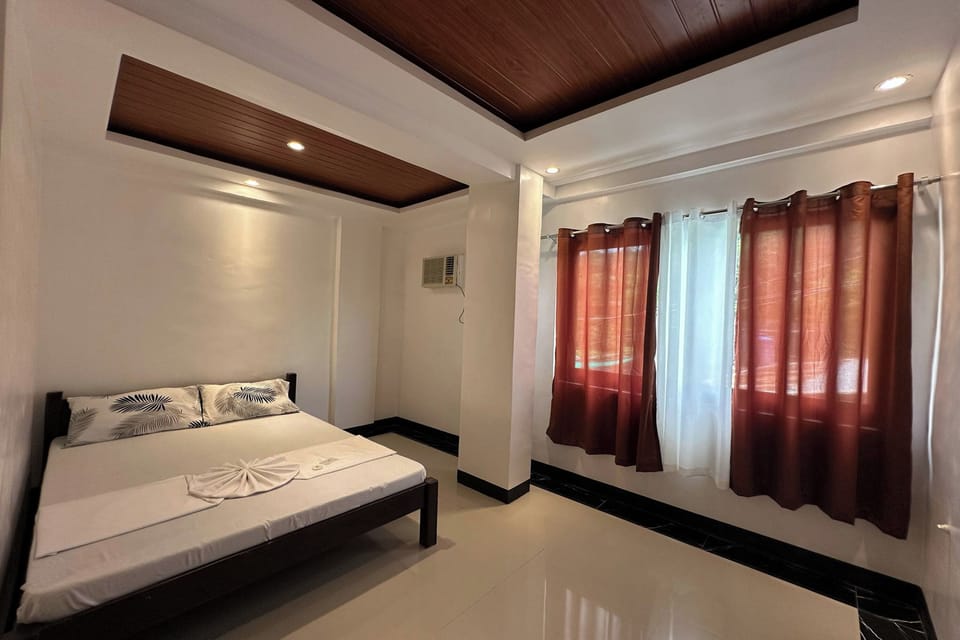 Single Room | Desk, rollaway beds, free WiFi, bed sheets