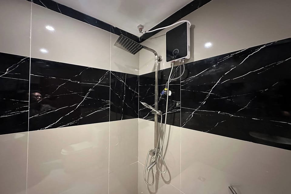Quadruple Room | Bathroom | Shower, free toiletries, towels