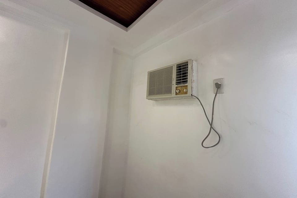 Single Room | Bathroom | Shower, free toiletries, towels