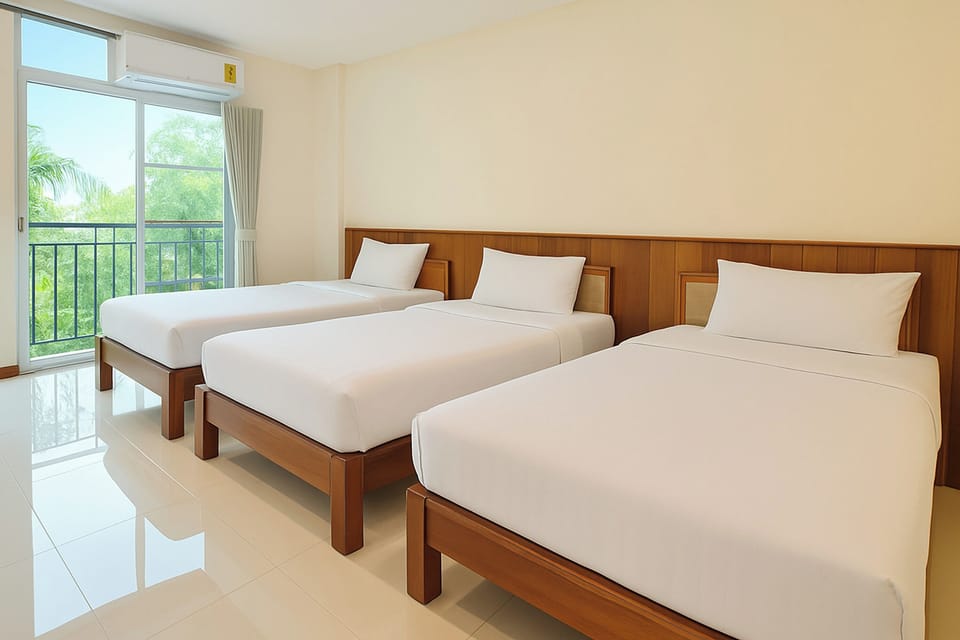 Triple Room | Desk, free WiFi, bed sheets