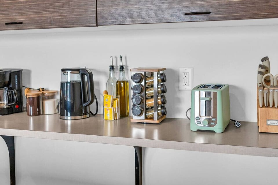 The kitchen’s open layout allows you to move freely as you prepare meals, with everything you need at your fingertips.