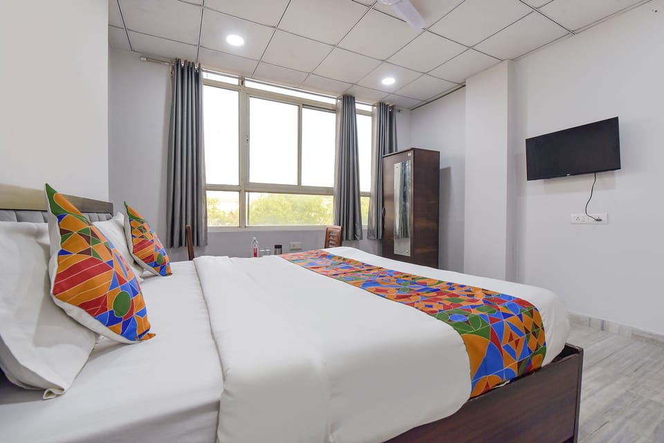 Egyptian cotton sheets, premium bedding, in-room safe, free WiFi