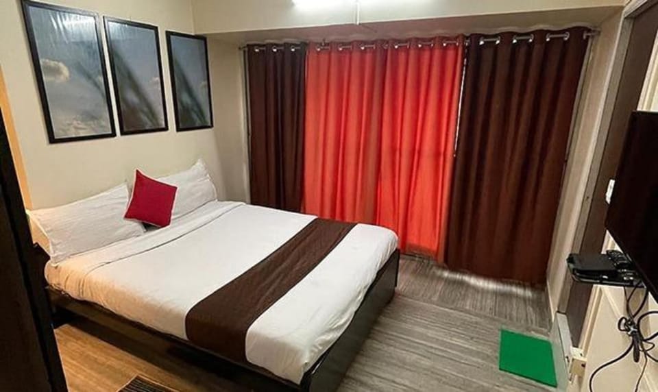 Egyptian cotton sheets, premium bedding, in-room safe, free WiFi