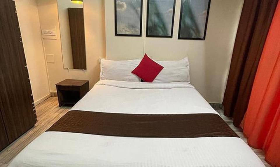 Egyptian cotton sheets, premium bedding, in-room safe, free WiFi