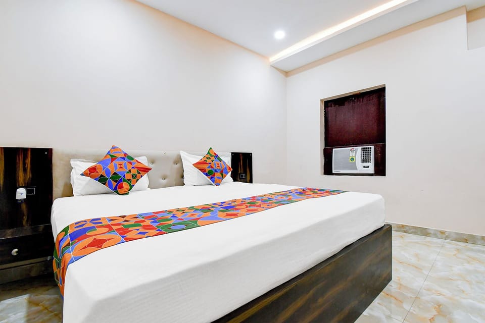 Egyptian cotton sheets, premium bedding, in-room safe, free WiFi