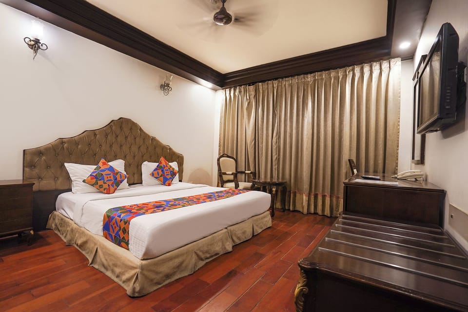 Luxury Suite | Egyptian cotton sheets, premium bedding, in-room safe, free WiFi