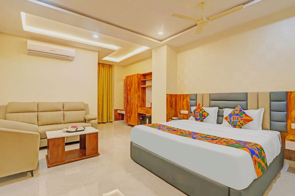 Egyptian cotton sheets, premium bedding, in-room safe, free WiFi