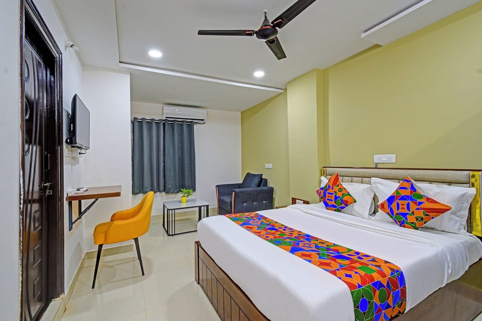 Egyptian cotton sheets, premium bedding, in-room safe, free WiFi