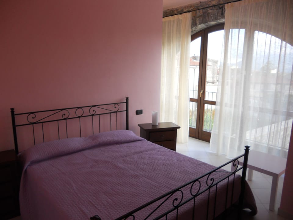 Double Room | Free WiFi, bed sheets