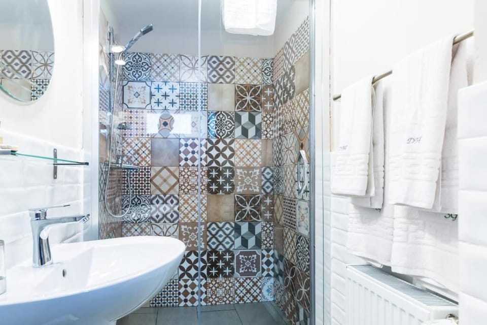 Standard Double or Twin Room | Bathroom | Shower, hair dryer, towels, soap