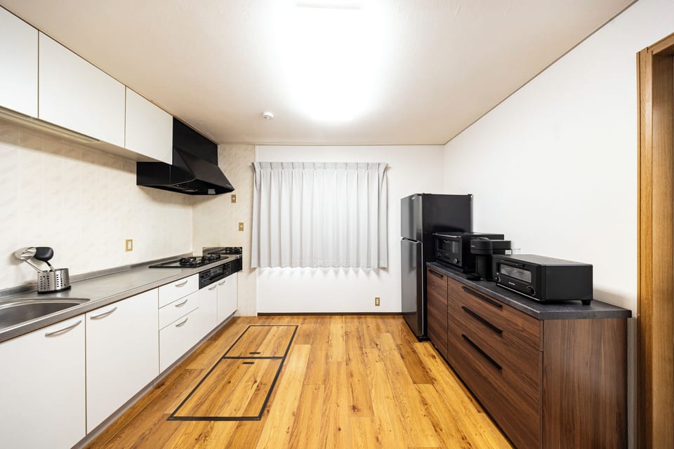 Basic Townhome, Non Smoking, Kitchenette | Private kitchen | Full-size fridge, microwave, oven, stovetop