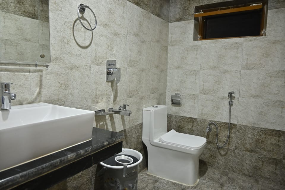 Family Double or Twin Room, 1 Bedroom, Non Smoking, Hill View | Bathroom
