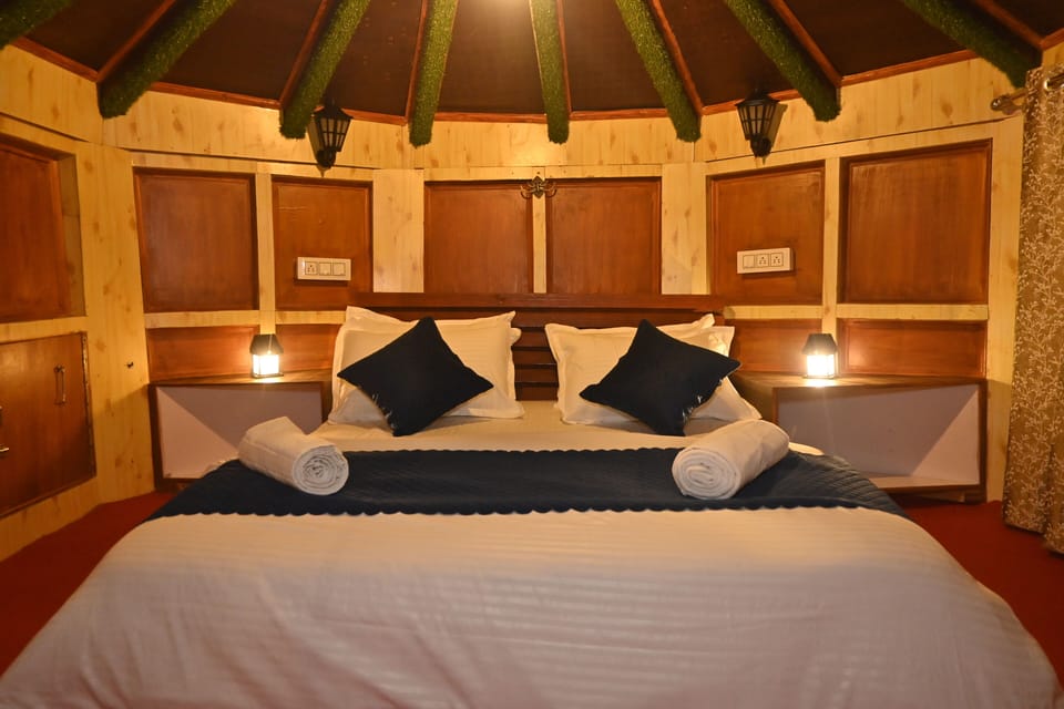 Basic Cabin, 1 Queen Bed, Hill View