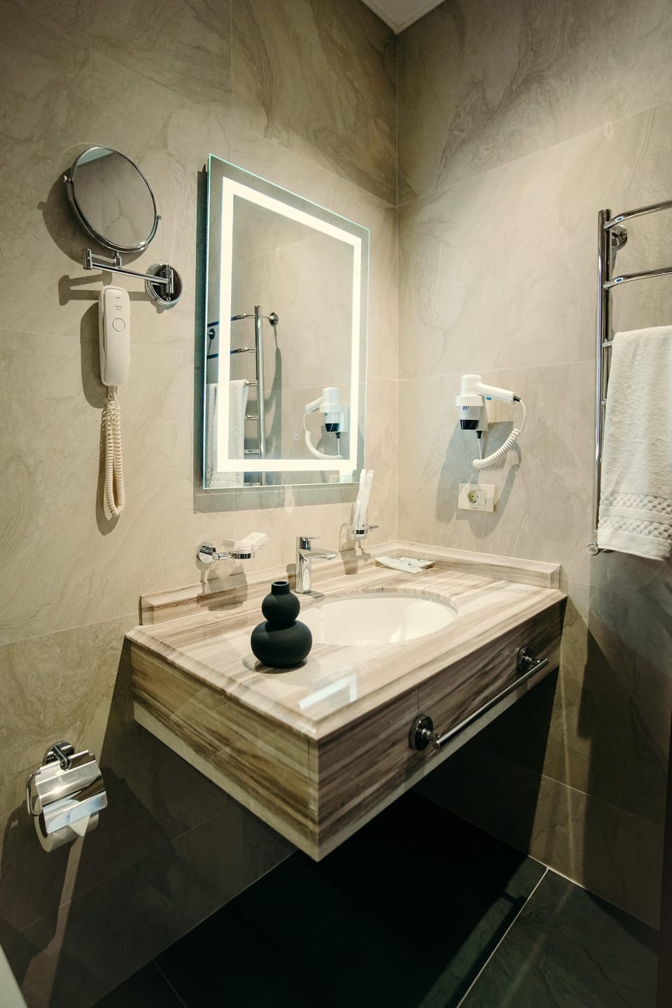 Standard Double or Twin Room, Mountain View | Bathroom | Shower, free toiletries, hair dryer, slippers