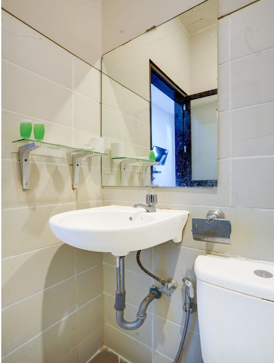 Shower, bidet, towels, soap