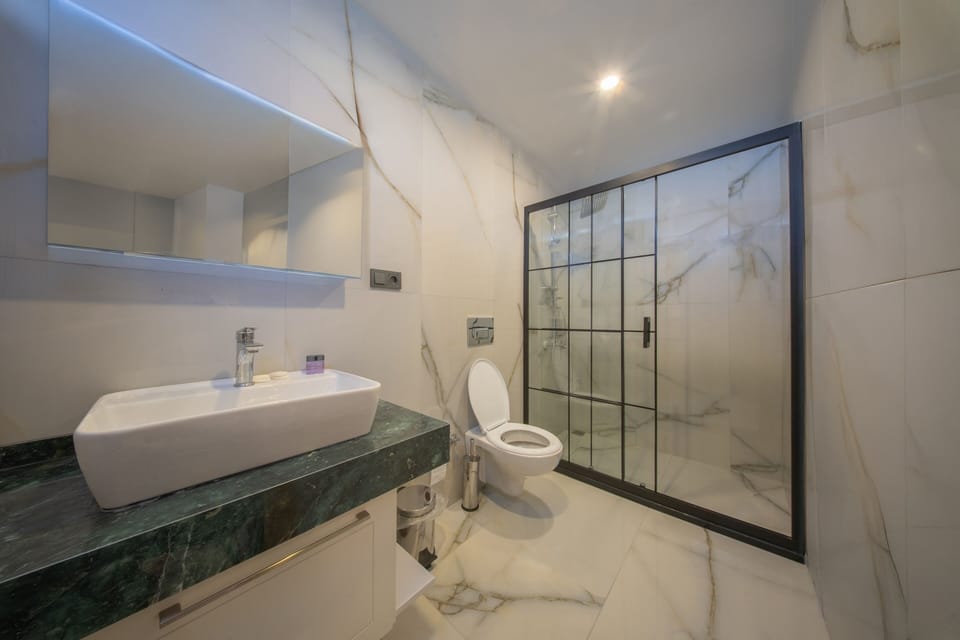 Standard Double Room, Balcony | Bathroom | Shower, hair dryer, towels, soap