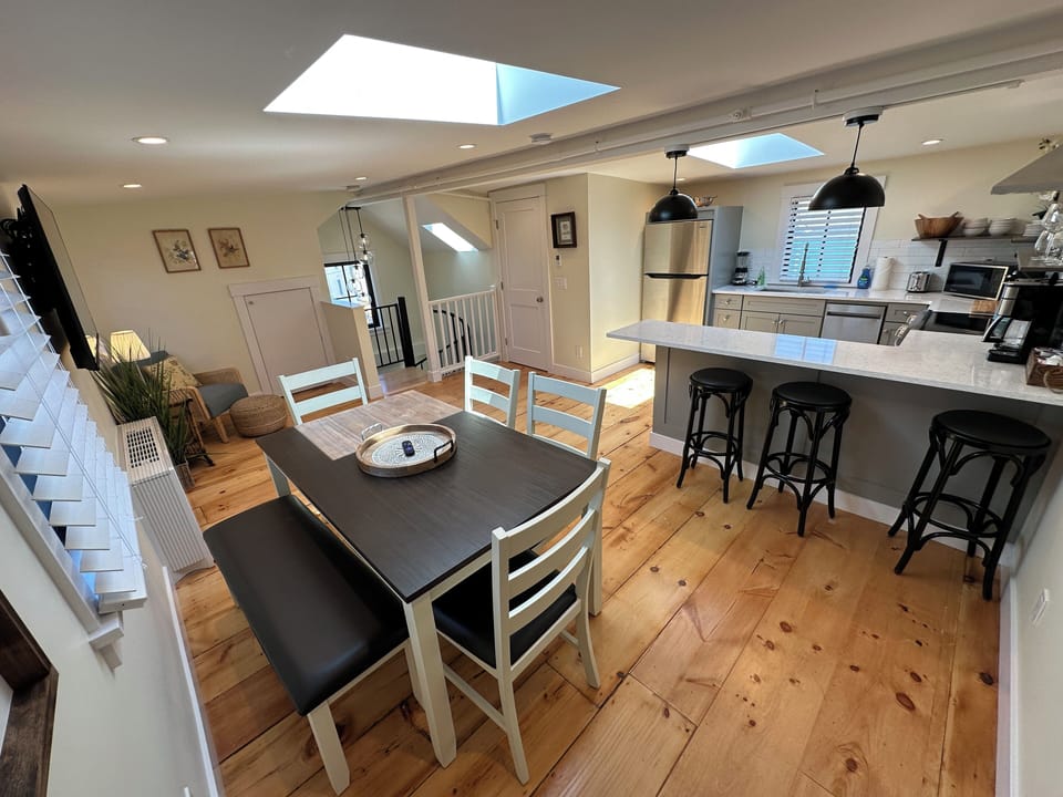 Unit 2 Full Kitchen & Dining