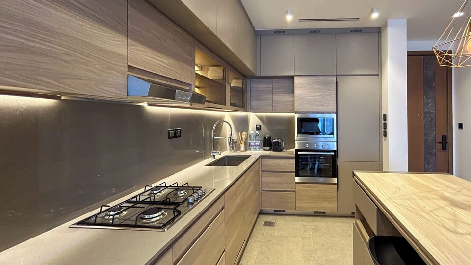 Superior Apartment, 1 Bedroom, Pool View | Private kitchen | Fridge, microwave, oven, stovetop