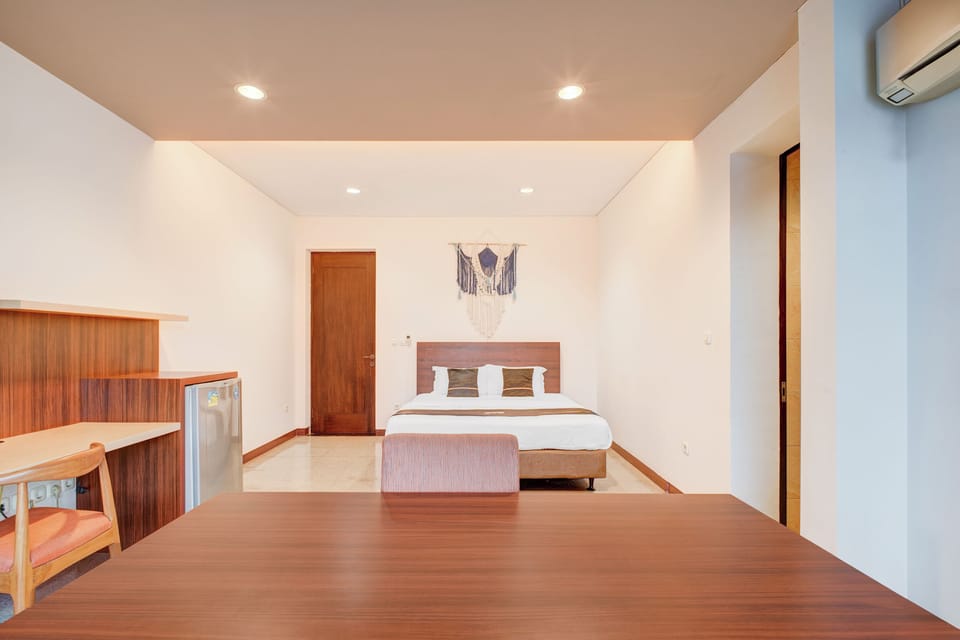 Standard Suite, 1 Double Bed | Desk, free WiFi, bed sheets