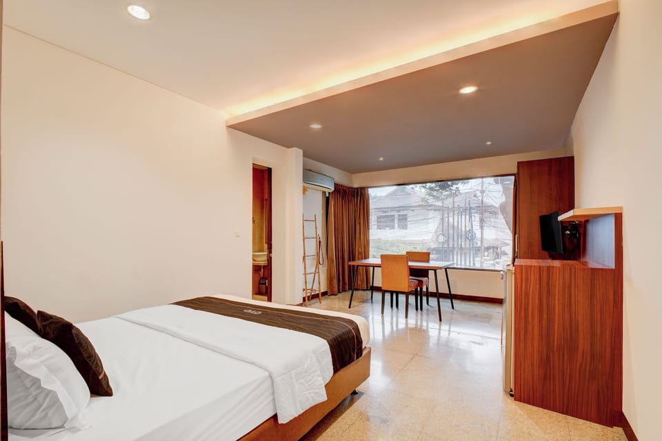 Standard Suite, 1 Double Bed | Desk, free WiFi, bed sheets