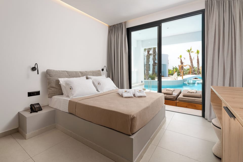 Suite with sharing pool | In-room safe, soundproofing, iron/ironing board, free WiFi