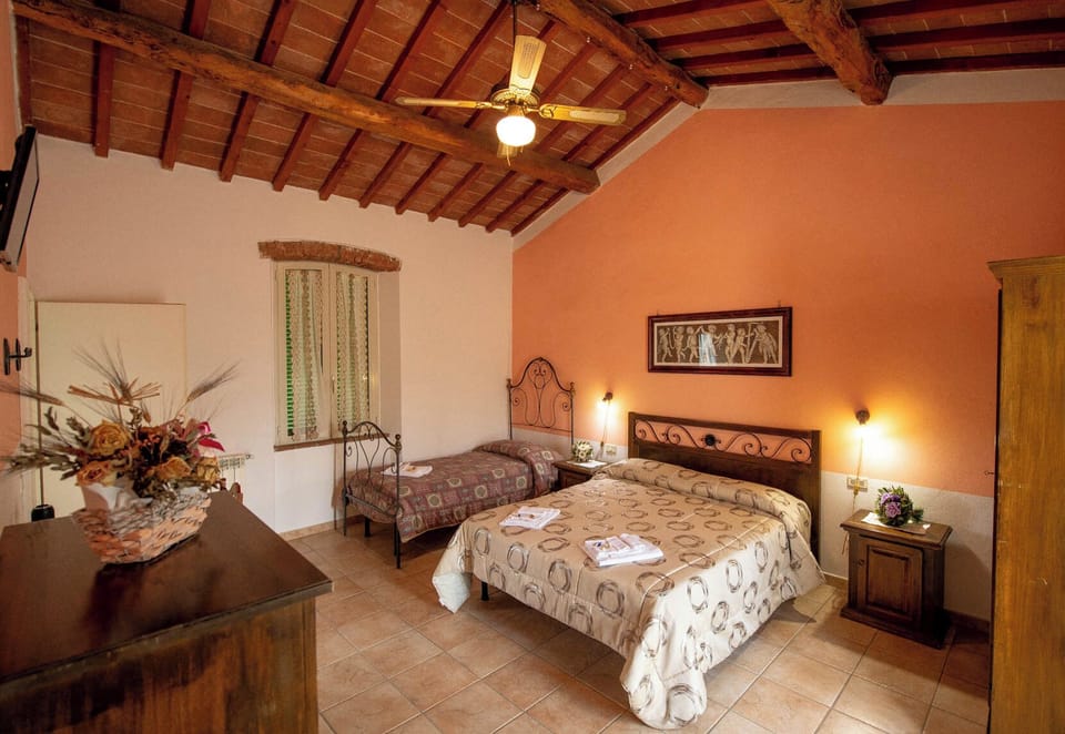 Triple Room | Desk, WiFi (free)