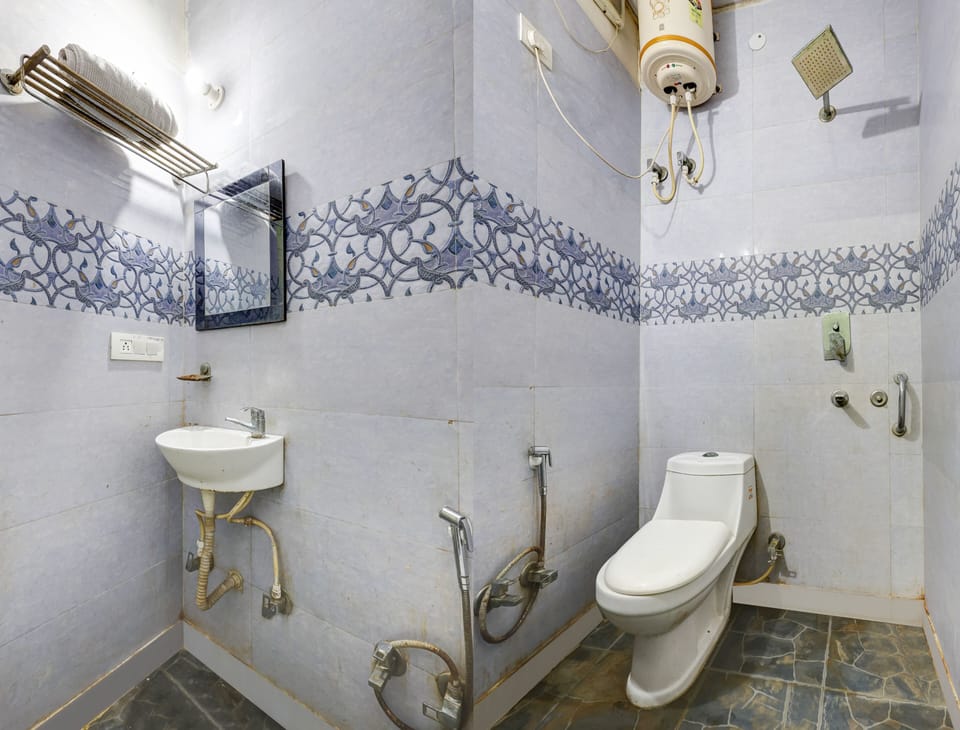 Double Room | Bathroom | Shower, free toiletries, towels, soap